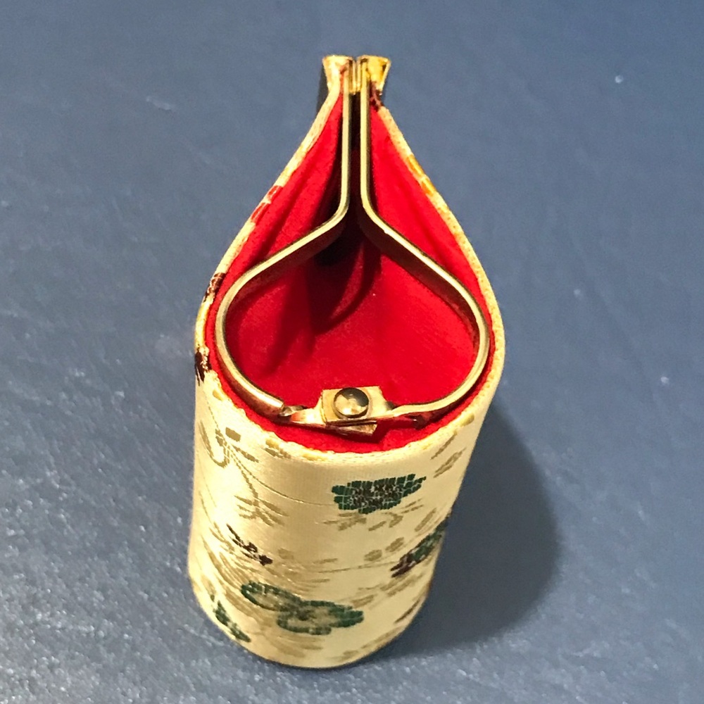 Silk floral kisslock coin purse - Picture 14 of 16